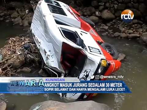 Angkot Masuk Jurang Sedalam 30 Meter