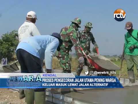 Proses Pengecoran Jalan Utama Pening Warga