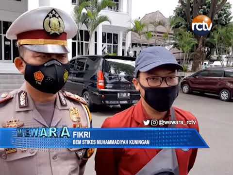 Mahasiswa dan Polisi Bagikan Masker