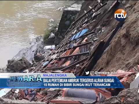 Balai Pertemuan Ambruk Tergerus Aliran Sungai