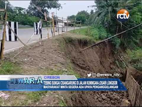 Tebing Sungai Cisangarung di Jalan Kuningan-Losari Longsor