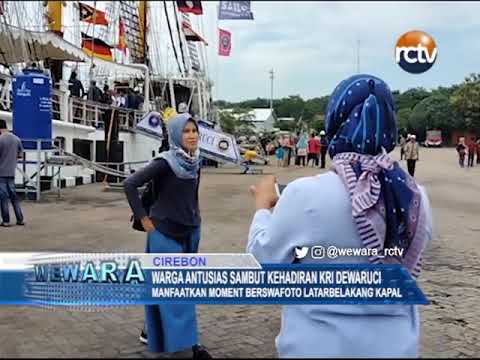 Warga Antusias Sambut Kehadiran KRI Dewaruci Warga Antusias Sambut Kehadiran KRI Dewaruci