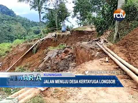 Jalan Menuju Desa Kertayuga Longsor