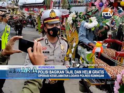 Polisi Bagikan Tajil dan Helm Gratis