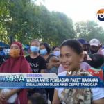 Warga Antri Pembagian Paket Makanan