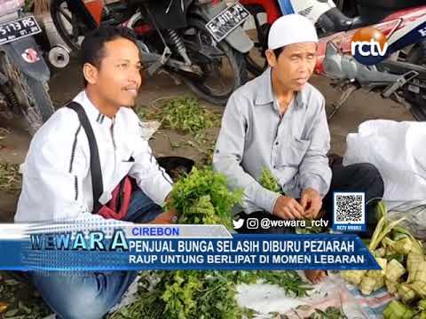 Penjual Bunga Selasih Diburu Peziarah Penjual Bunga Selasih Diburu Peziarah