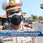 Polisi Bagikan Beras ke Pengendara yang Diputar Balik