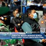 Jembatan Merah Berhias Bunga