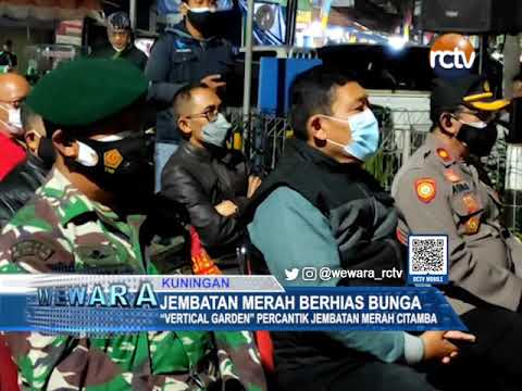 Jembatan Merah Berhias Bunga