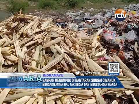 Sampah Menumpuk di Bantaran Sungai Cimanuk