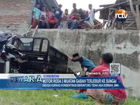 Motor Roda 3 Muatan Gabah Terjebur ke Sungai