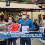 Kapolsek Losarang Bagikan Jersey Sepak Bola