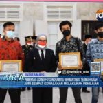 Pemenang Lomba Foto Indramayu Bermartabat Terima Hadiah