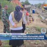 Tanggul Sungai Cipanas Desa Rajaiyang Longsor