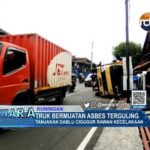 Truk Bermuatan Asbes Terguling