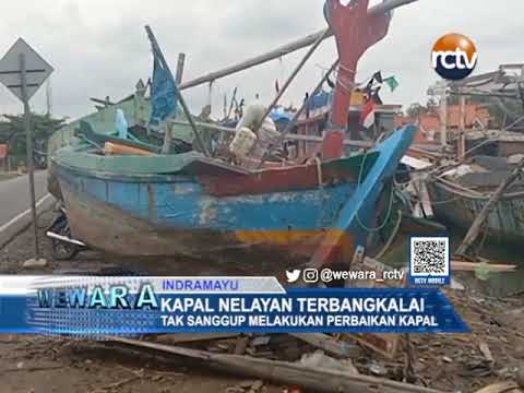 Kapal Nelayan Terbengkalai