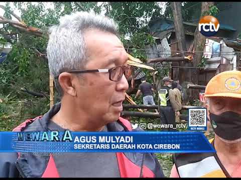 Bangunan Warung dan Rumah Tertimpa Pohon