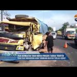 Truk Bermuatan Tanah Merah Ringsek Tabrak Tronton