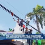 Aksi Saling Dorong Demo Tolak Kenaikan BBM