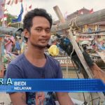 Perahu Nelayan Bandengan Terjebak di Dalam Lumpur