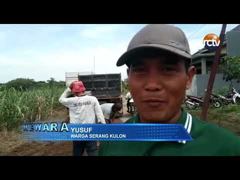 Warga Desa Serang Wetan Swadaya Perbaiki Jalan Rusak