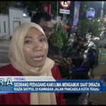 Seorang Pedagang Kaki Lima Mengamuk Saat Dirazia