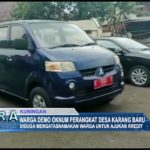 Warga Demo Oknum Perangkat Desa Karang Baru