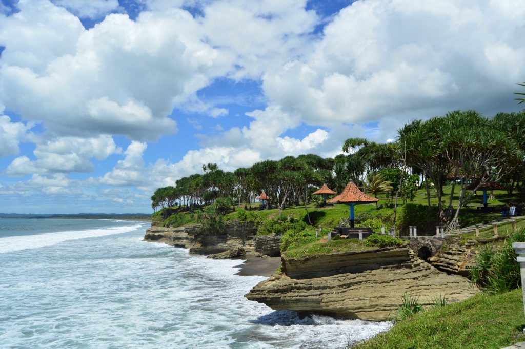 Badaahh! 3 Pantai Pangandaran Ini Aesthetic Abiss!!