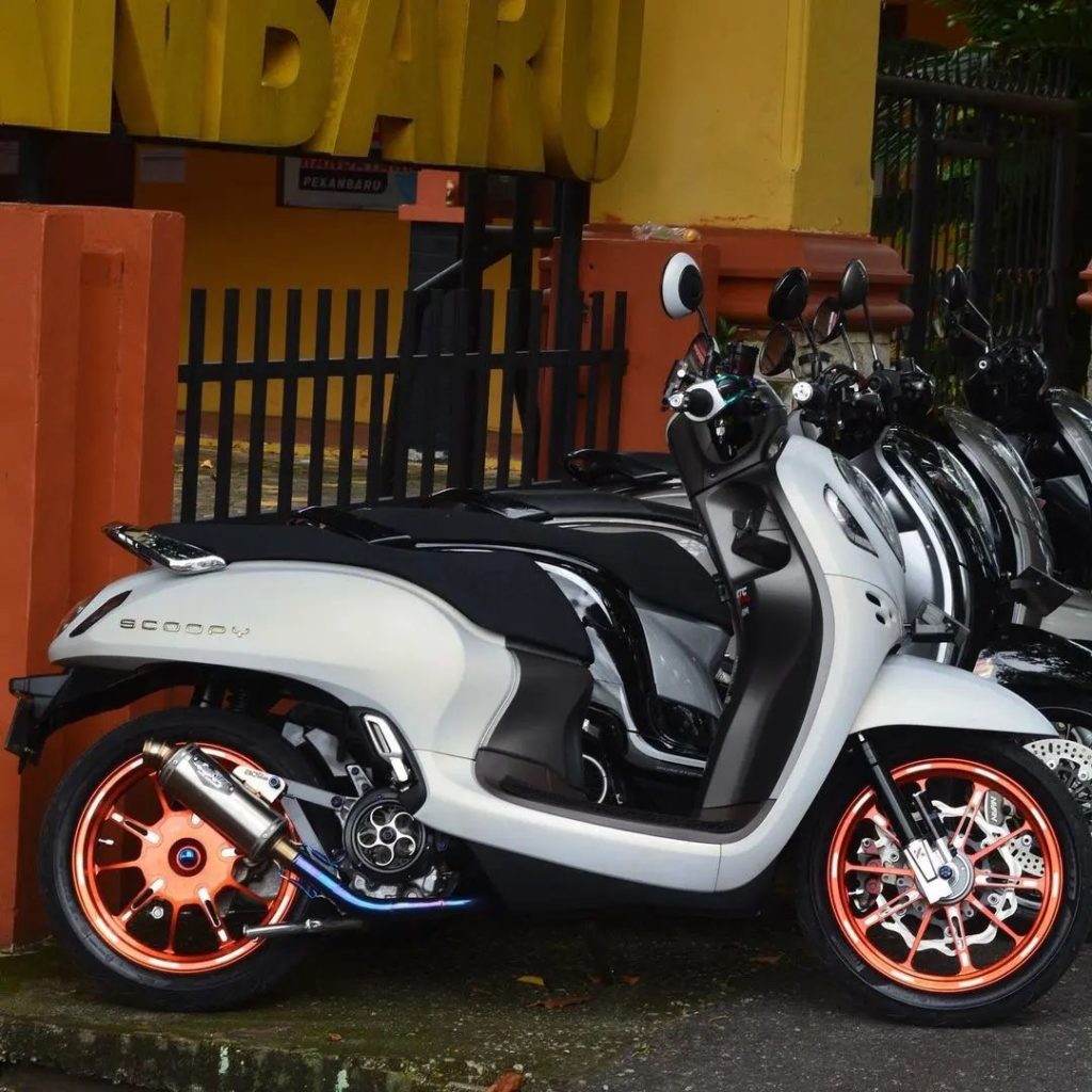 Motor Scoopy Kece 11 Jutaan