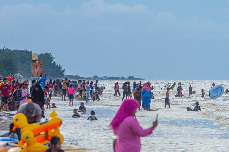 3 Wisata Pantai Karawang yang Memanjakan Mata