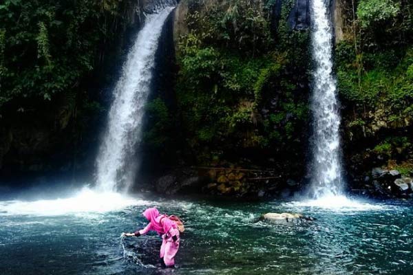 Harga Tiket Masuk Cuma 5 Ribu, Wekkend Bisa Menikmati Curug Penganten Cimahi Beserta Fasilitas dan Mitosnya