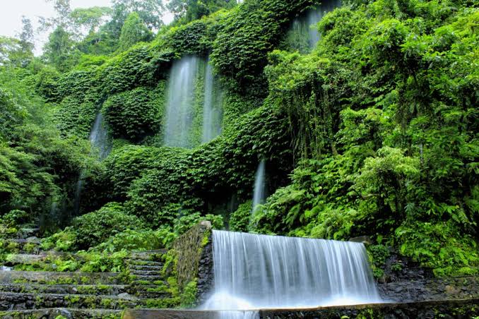 Cukup Membayar Tiket Masuk 2000 Rupiah, Anda Bisa Menikmati Air Terjun Benang Kelambu yang Eksotis, Lagi Viral