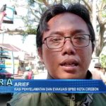 Pohon Tumbang Timpa Warung Dan Toko Warga