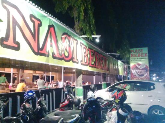 Nasi Bebek Tugu Pahlawan, salah satu kuliner dekat Stasiun Surabaya