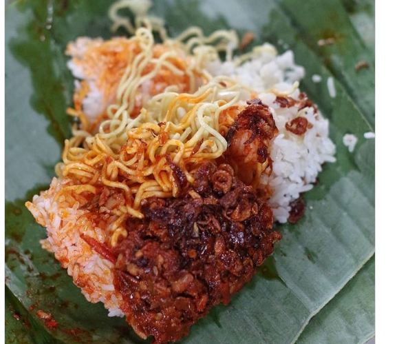 Sarapan Pagi dengan Makanan Legendaris Nasi Pongol Setan Ibu kusniroh Kota Tegal