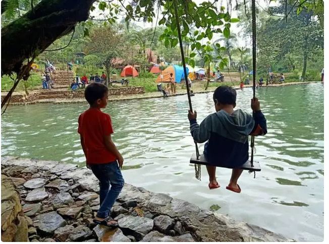 Main Main Air Di Wisata Telaga Batu Bogor