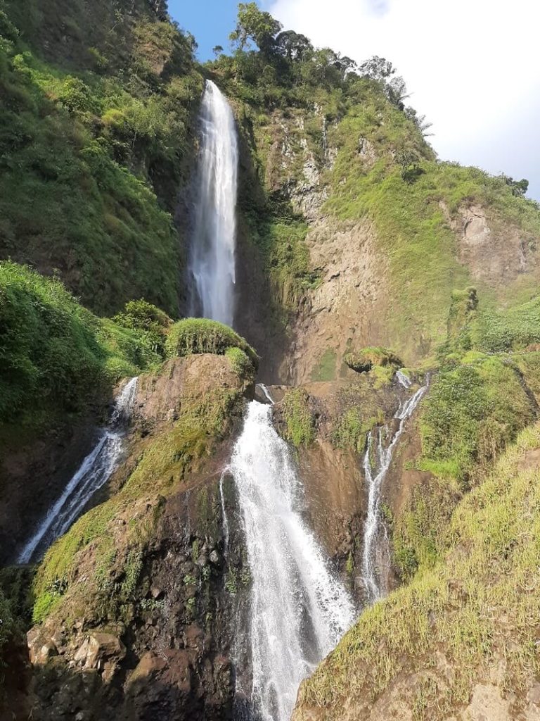 Pesona Wisata Curug Citambur Laksana Air Terjun Surga