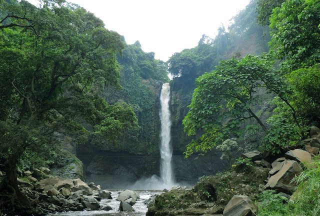 Keindahan Hamparan Air Terjun Coban Baung di Kebun Raya Purwodadi yang Masih Alami & Asri