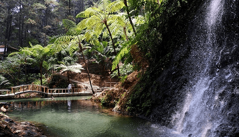 Foto:NativeIndonesia.com/Curug Cipeuteuy Majalengka.