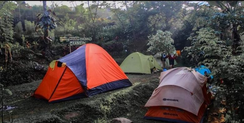 Foto:NativeIndonesia.com/Camping dekat curug.