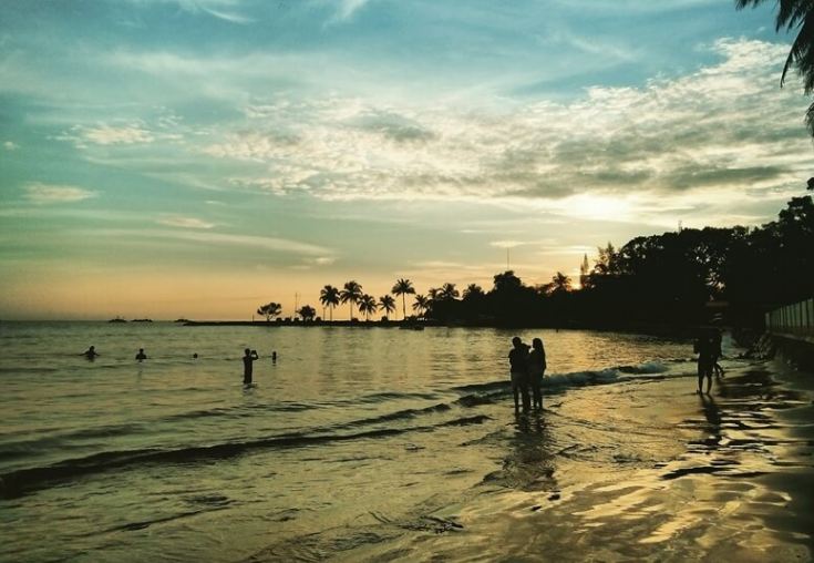 Pantai di Anyer Lagi Hits Banget