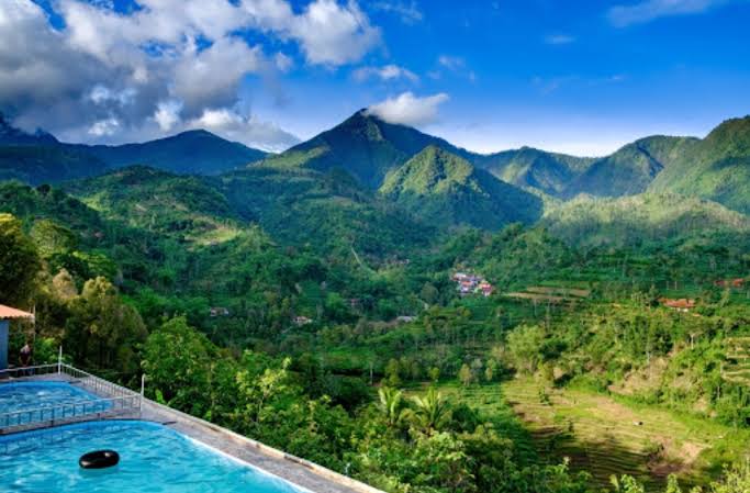 Yuk Liburan ke Soko Langit Wonogiri yang Punya Kolam Renang Anti-mainstream!