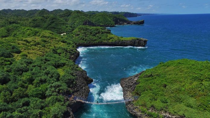 Pesona Pantai Gunung Kidul, Sambil Memacu Adrenalin Sampai Berkemah