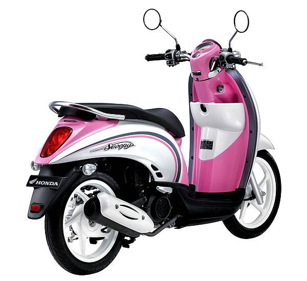 Gemesh Banget! Motor Scoopy Pink Cocok Buat Ciwi-ciwi