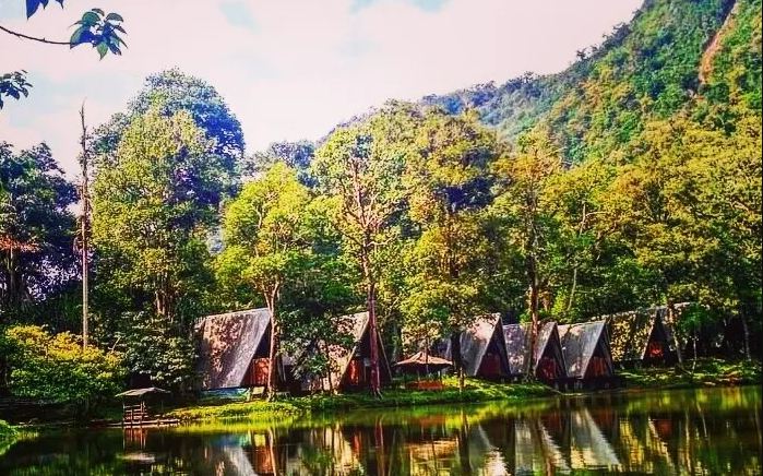 Foto: Telaga Warna Puncak (travelspromo.com)