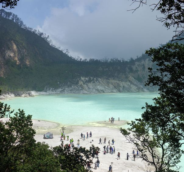 kawah putih/wikipedia