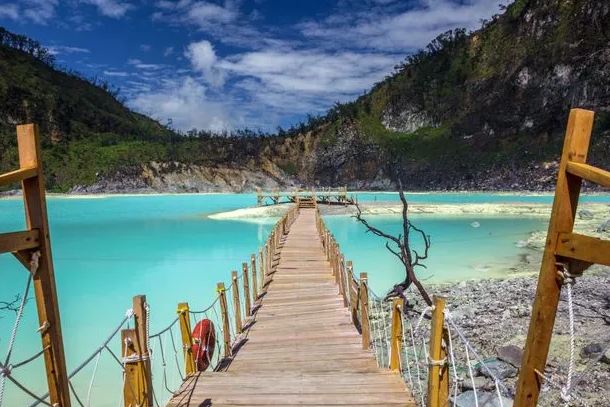 kawah putih/ tiket.com