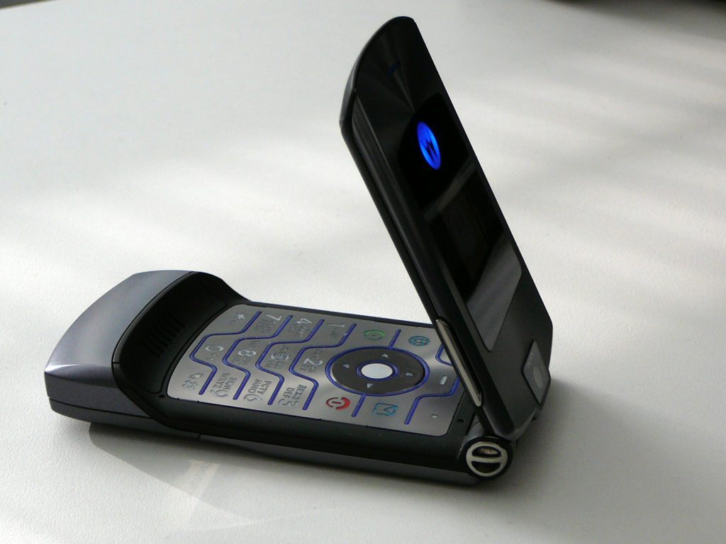 https://en.wikipedia.org/wiki/Motorola_Razr#/media/File:Motorola_RAZR_V3i_01.JPG