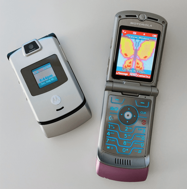 Y2K Enthusiast PASTI SUKA!! Motorola RAZR V3i Desain Ter-Estetik? Iphone Minggir Dulu Dehh..