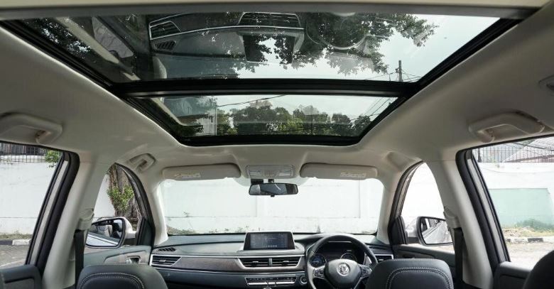 Mobil Murah Dengan Panoramic Roof Keren Banget Jadi Bikin Pengen